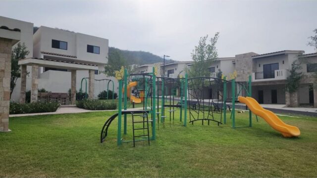 FRACCIONAMIENTO LAS TESELAS 11